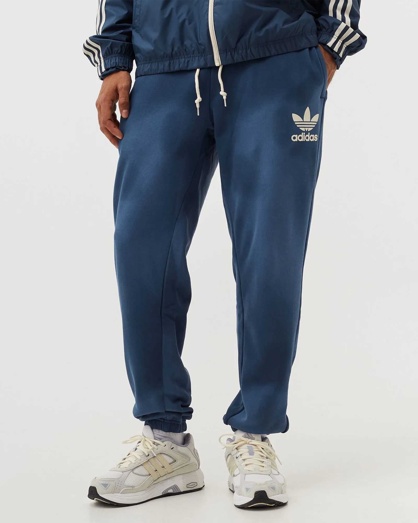 adidas Originals GRAPHICS MELLOW RIDE CLUB SWEATPANT