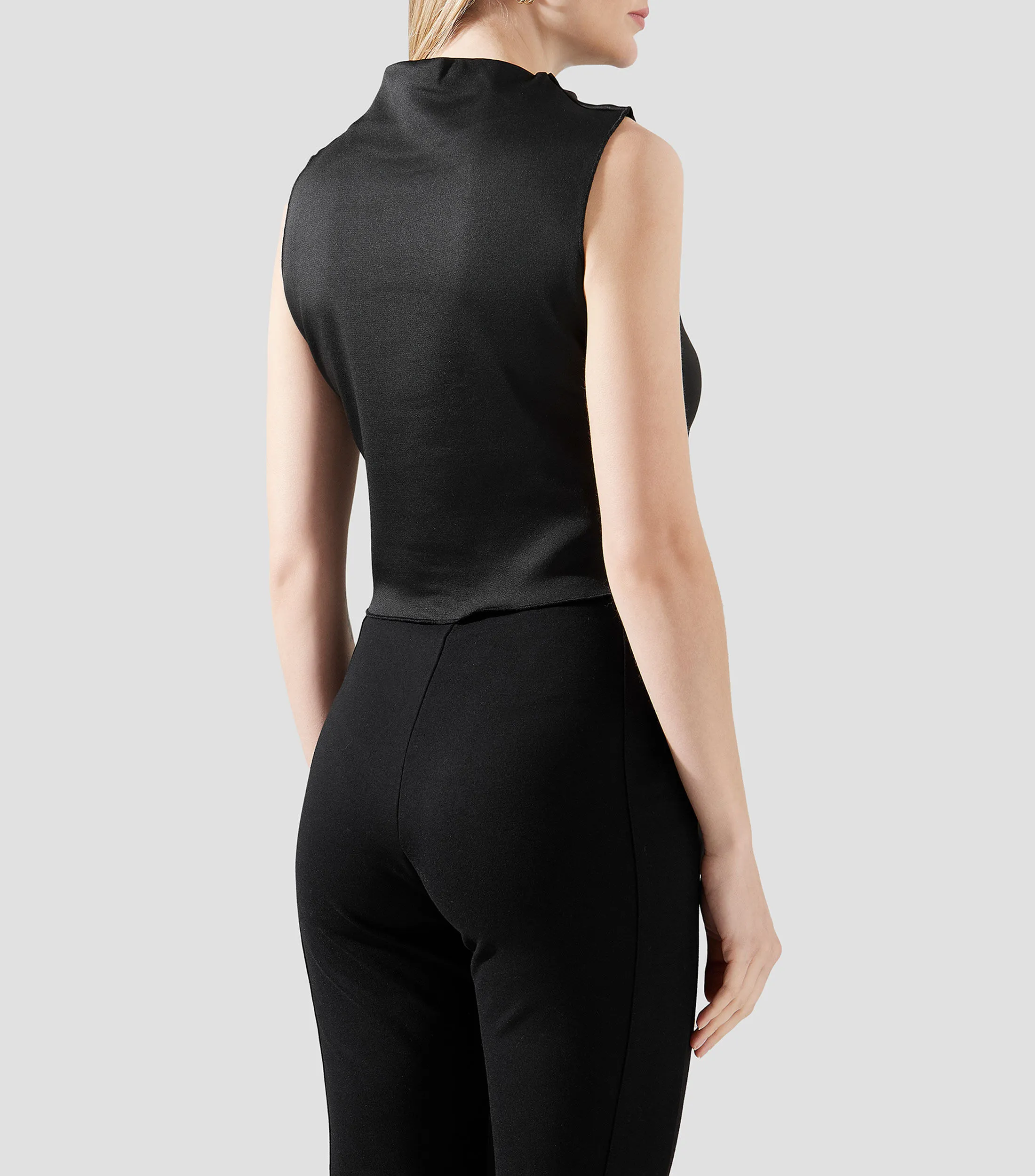 BCBG New York Blusa lisa sin mangas Mujer