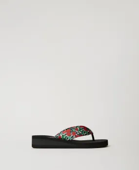 Chanclas de plataforma con estampado