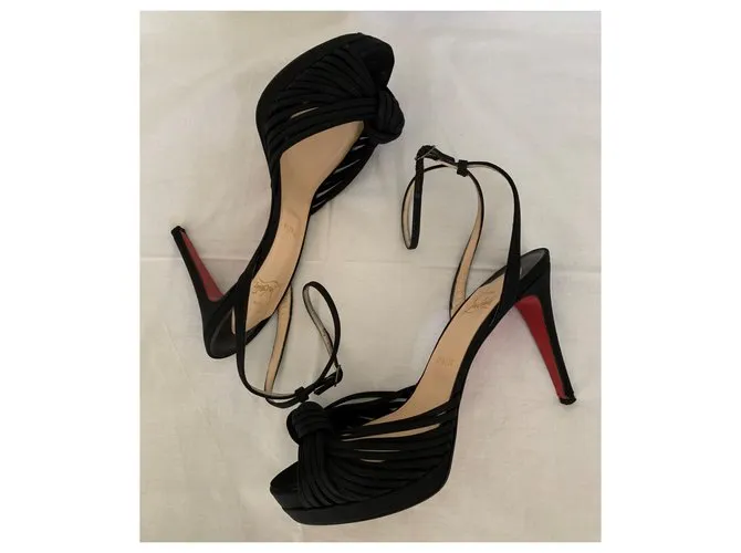 Christian Louboutin Sandalias altas de crepe de China negras Negro 