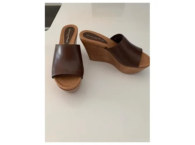 Gianvito Rossi Sandalias Castaño 