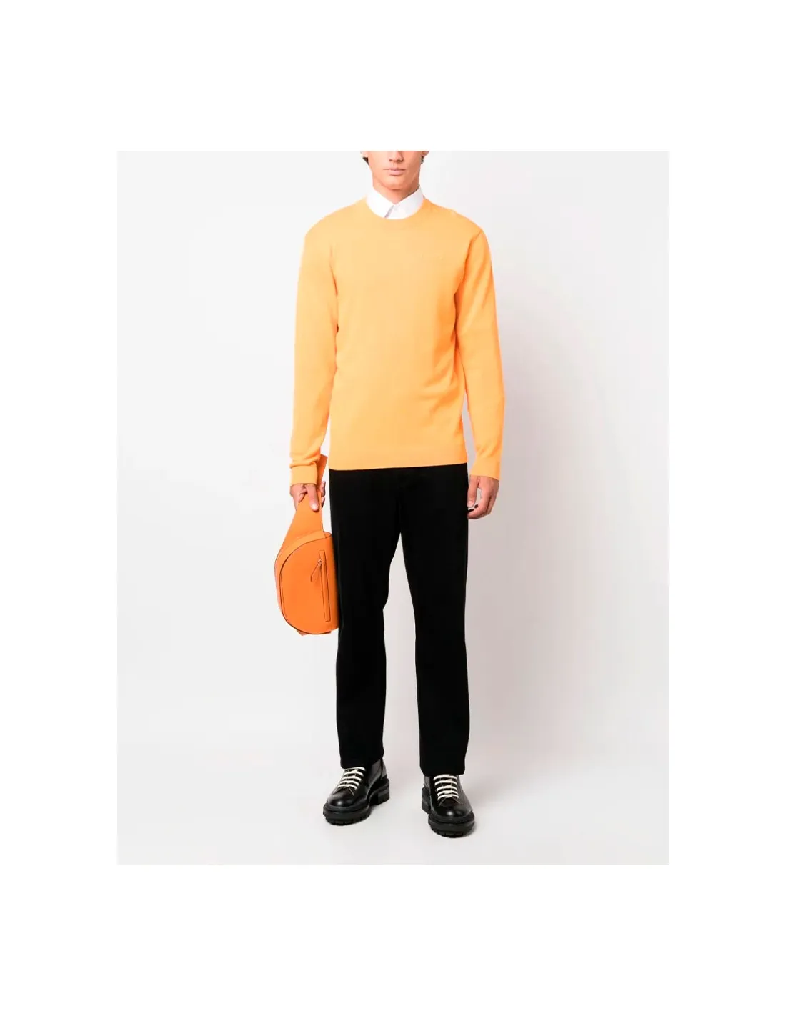 Jersey naranja con cuello redondo