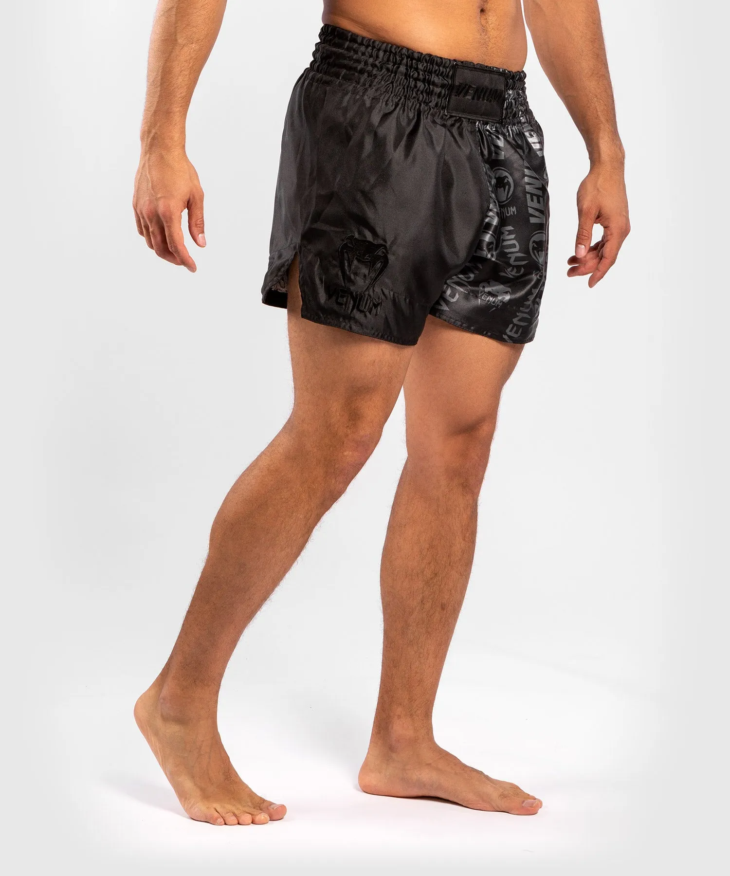 Pantalones cortos Venum Logos Muay Thai - Negro/Negro