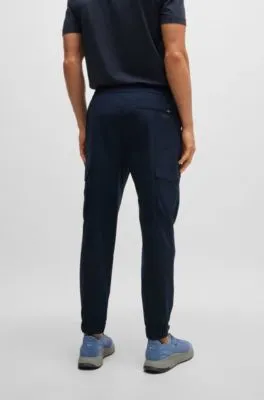 Pantalones tapered fit en popelín elástico de planchado fácil