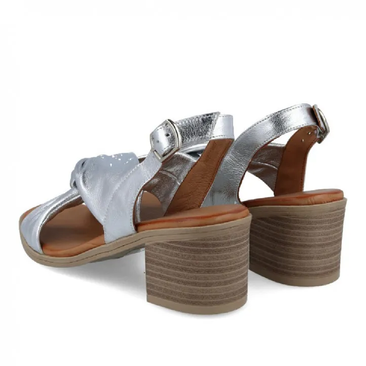 SANDALIAS DE MUJER PLATEADAS W AND F LARIOS 21-500 WALK AND FLY