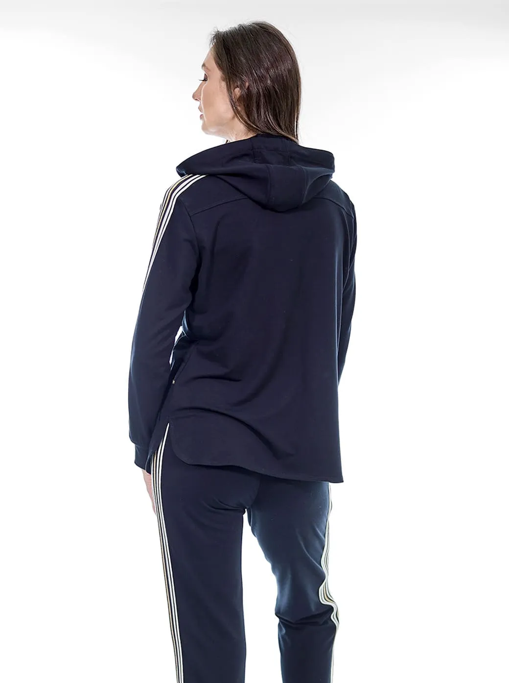 Sudadera negra con forma en ruedo Comfort