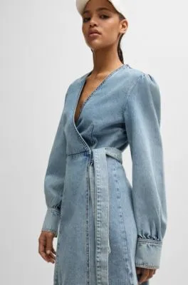 Vestido cruzado azul océano en denim rígido