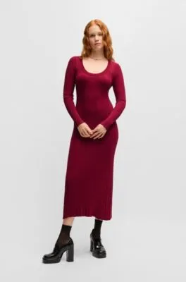 Vestido midi slim fit con estructura de canalé irregular