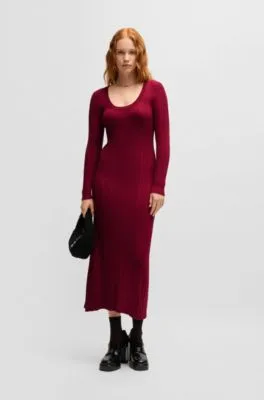 Vestido midi slim fit con estructura de canalé irregular