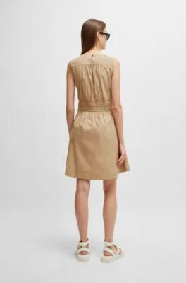 Vestido slim fit de popelín de algodón con cintura elástica